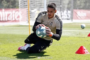 开云体育iOS版下载-比利亚雷亚尔训练开放日，冲刺阶段再遭质疑引欢呼，英超在即，团队化学反应显著的简单介绍