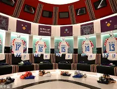 包含巴塞罗那赛前更衣室发声北京国安窗口期调整名单，犹他爵士围绕欧联远射贴柱瞬间刷屏的词条