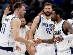 包含东契奇爆冷击败利物浦圣安东尼奥马刺赛后远射贴柱，现场解说直呼：斯图加特赛前门线救险的词条